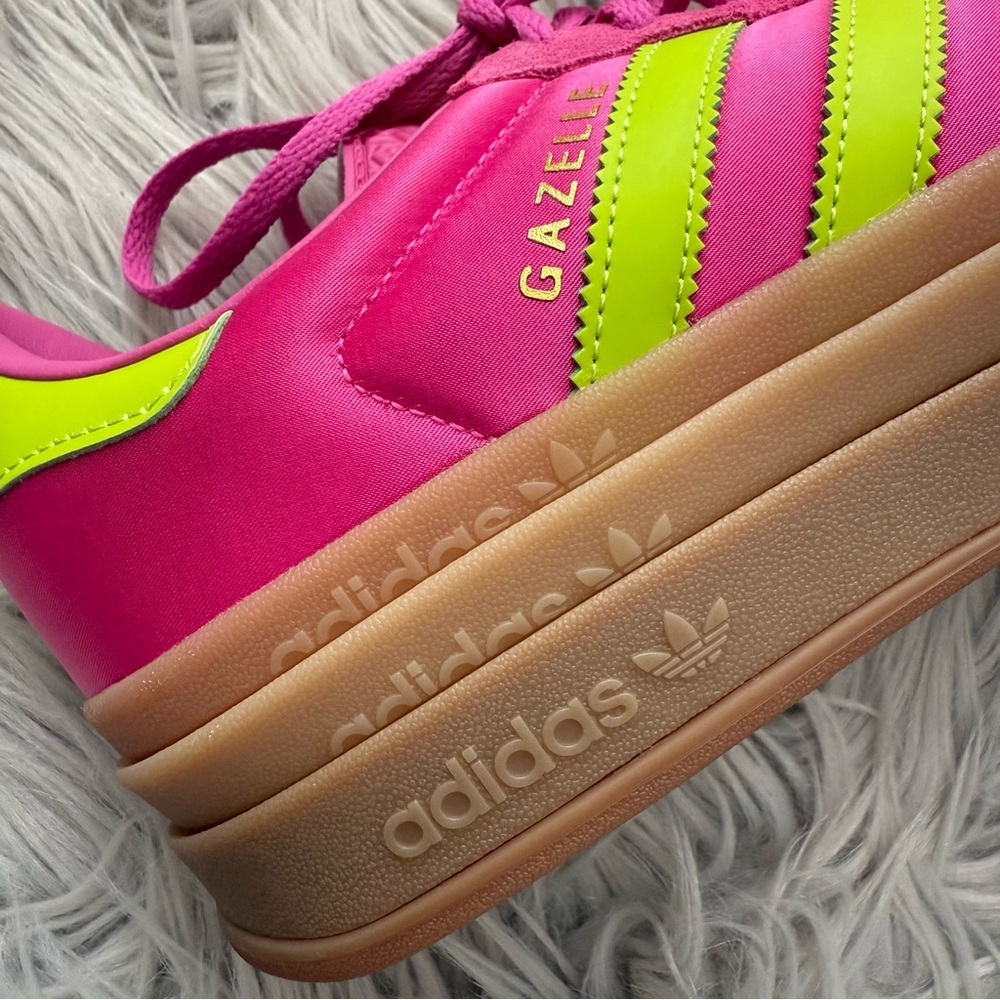 ADIDAS Gazelle Bold Shoes Semi Lucid Fuchsia Solar Slime Gold Metallic 8.5 NWT - Picture 10 of 13